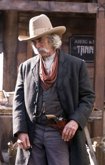 sam elliott porte un chapeau