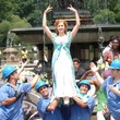 amy adams devant la fontaine