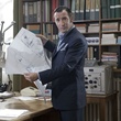 Jean Dujardin lit le journal