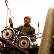 dany boon cherchant des objets