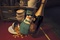 pingoin serveur avec une bouteille de champagne