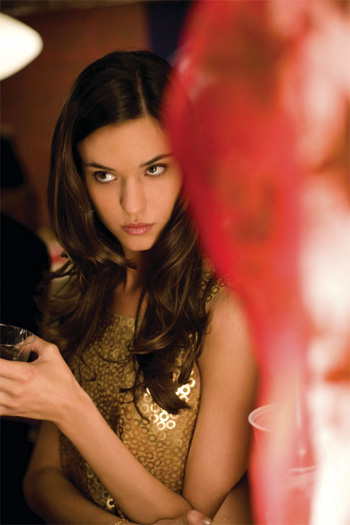 odette yustman 7 - Cloverfield (06-02-08)