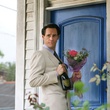 jim carrey apportant des fleurs