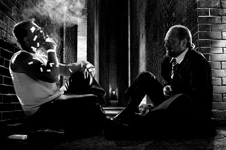 mickey rourke passant un interrogatoire - Sin City