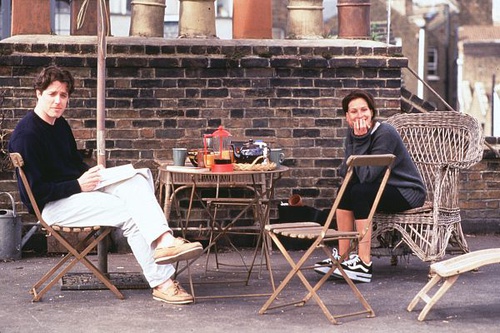 hugh grant et julia roberts en terasse
