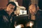 gerard jugnot et gerard lanvin devant le coffre fort