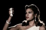 eva mendes et un bijou