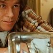 mark wahlberg devant son bateau