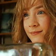 saoirse ronan devant le bateau de son p  re