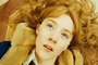saoirse ronan se r  veillant dans un lieu inconnu
