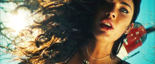 megan fox au dessus de shia