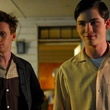 logan lerman a droite de la photo