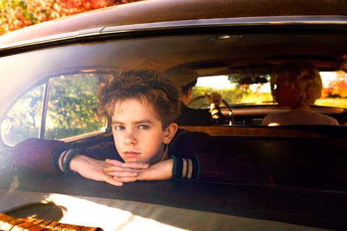 freddie highmore en voiture