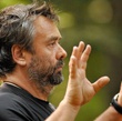 luc besson dirigeant sur arthur la guerre des deux mondes
