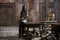 ayelet zurer assise sur la table