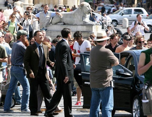 tom hanks leve les yeux