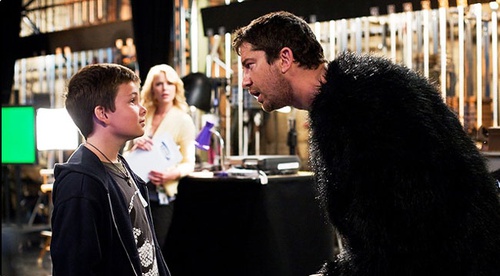 gerard butler parle a un enfant
