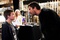 gerard butler parle a un enfant