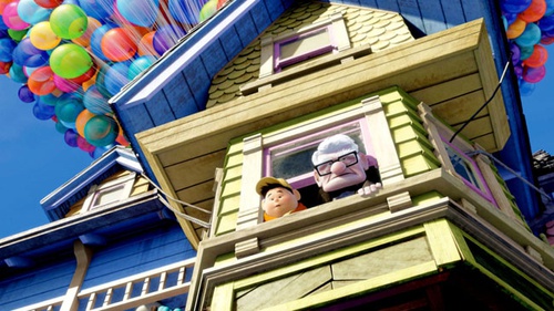 Russell et Carl regardent dans le vide