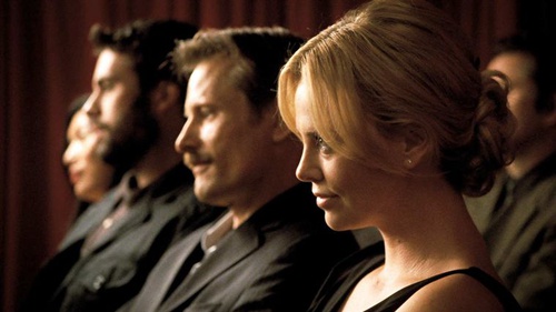 charlize theron viggo morntensen en arri  re plan