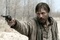viggo mortensen pointant son arme