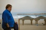 gearard depardieu sur la plage - Hello Goodbye