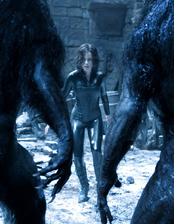 kate beckinsale face a deux lycans