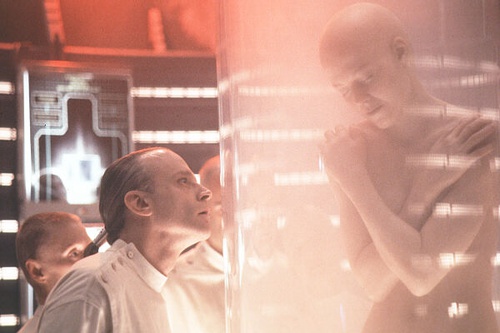 brad-dourif-sigourney-weaver-jpg