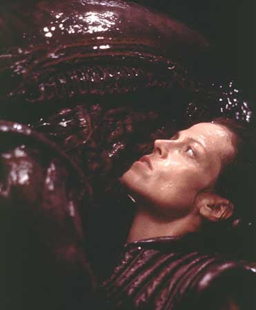 sigourney-et-un-alien-jpg