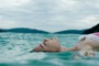 camilla belle fait la planche