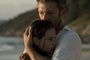 vincent-cassel-serre-dans-ses-bras-laura-neiva-jpg-100x100-crop-upscale-q95-jpg