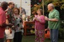 kathy-bates-et-terry-bradshaw-dehors-jpg