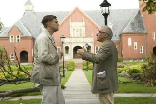 leonardo dicaprio écoutant martin scorsese.jpeg
