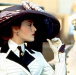 Kate Winslet porte un chapeau
