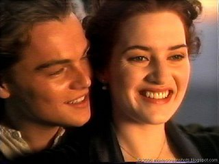 Kate Winslet et Leonardo DiCaprio sourient