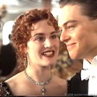 Kate Winslet et Leonardo DiCaprio sourient
