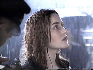 Kate Winslet sous la pluie