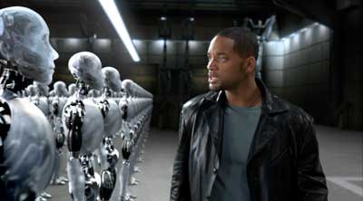 will smith parcourant un hangar de robots