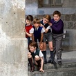les enfants prets a faire une betise