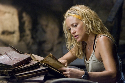 kate hudson lisant un vieux livre