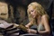 kate hudson lisant un vieux livre