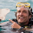 matthew mcconaughey montrant une assiette