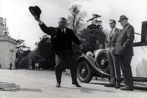 harold-sakata-sean-connery-et-gert-frobe-jpg