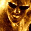 hugo weaving en flamme