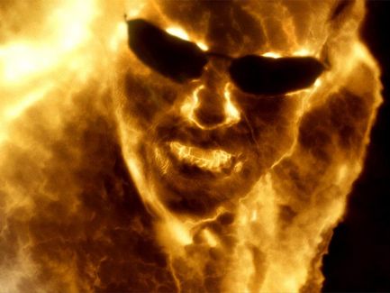 hugo weaving en flamme