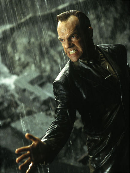 hugo weaving pas content