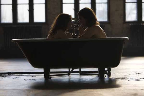 jared leto dans un bain avec sa femme
