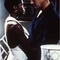gloria-hendry-roger-moore-jpg - Vivre et laisser mourir 