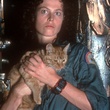 sigourney-weaver-et-son-chat-jpg