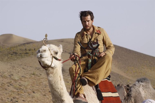 guillaume canet sur un dromadaire